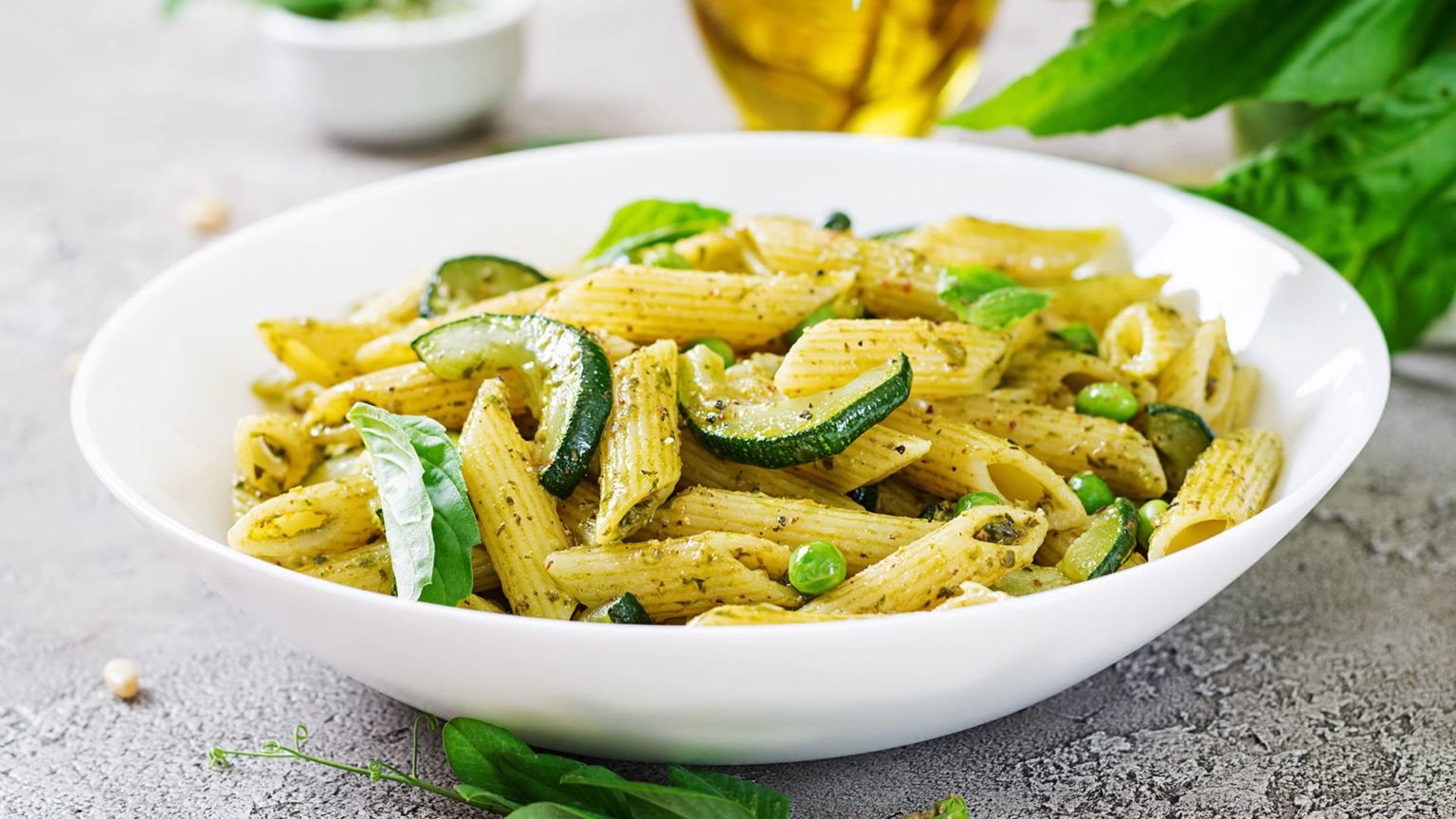 Penne mit Zucchini und Frischkäsesoße - Kochen &amp; Co.