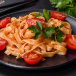 Tagliatelle mit Paprika-Kokossauce
