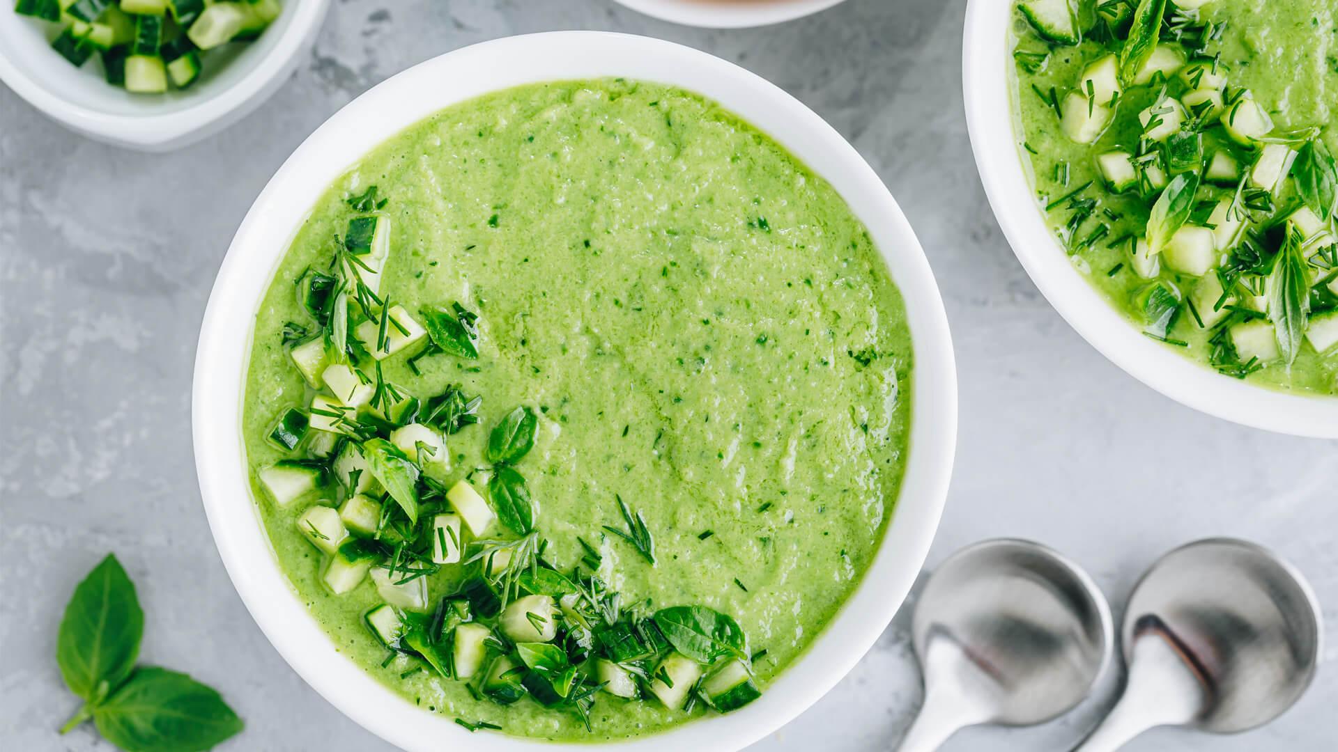 Kalte Gurken-Avocado-Gazpacho - Kochen &amp; Co.